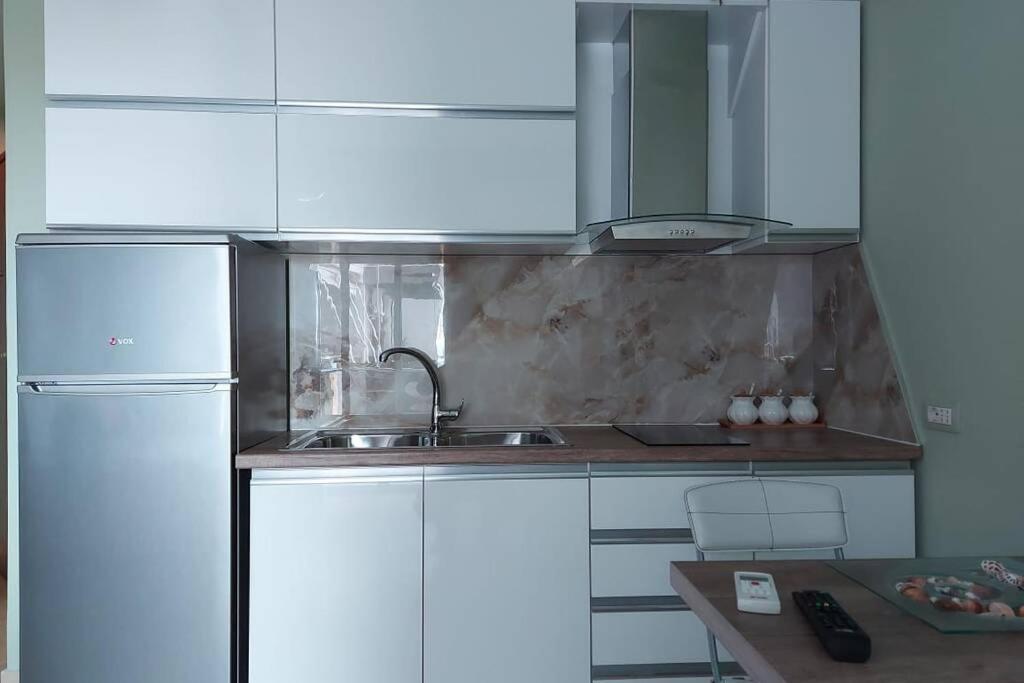 Darla Sea View Apartment Влёра Экстерьер фото